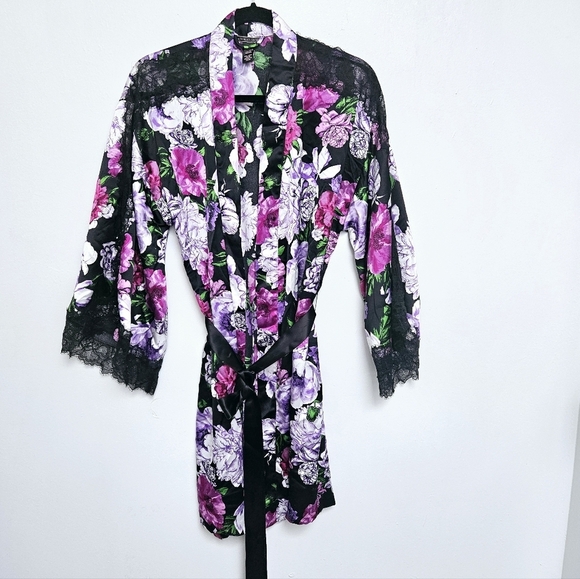 Victoria’s Secret XS Floral Lavender Purple Lace Kimono Sleeve Belt Satin Robe - Picture 1 of 14